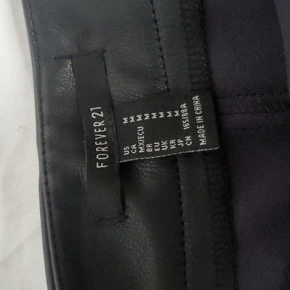 Forever 21 Faux Leather Bermuda Shorts (MEDIUM) NWOT - Picture 2 of 6